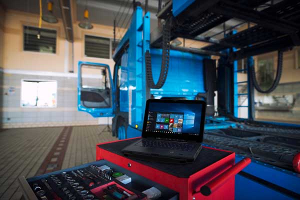 Winmate Convertible Rugged Laptop is ready to assist the onsite technicians